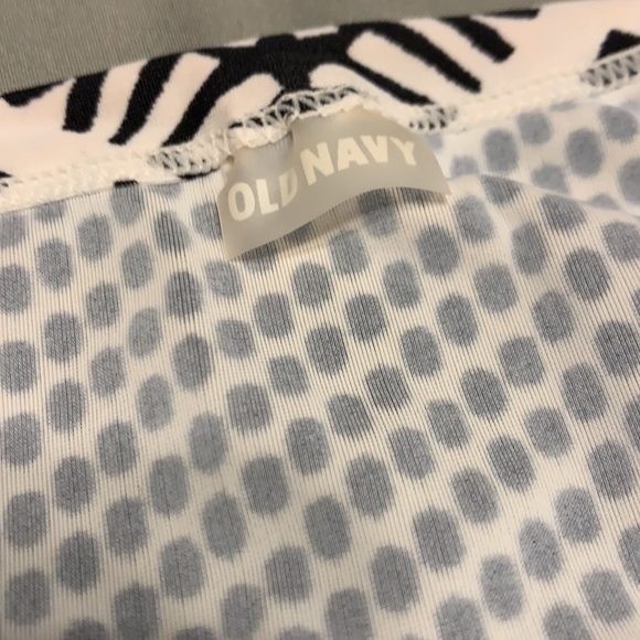 Old Navy Swim Top & Sun Shirt. Sz L Black & White - Picture 4 of 4